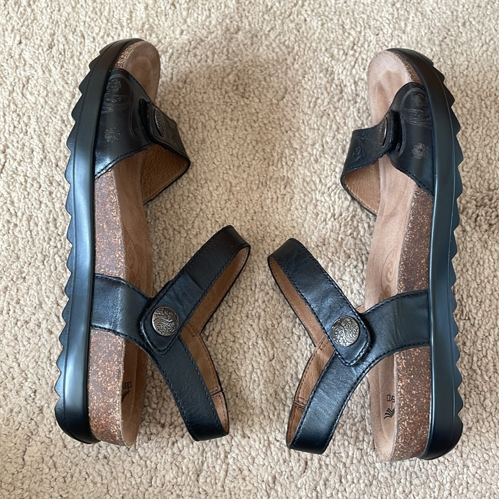 Dansko Paola Embossed Leather Flat Sandals 38 Black Comfort Shoes Women’s 8 Boho - Picture 11 of 13